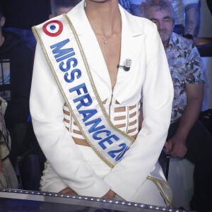 Exclusif - Eve Gilles (Miss France 2024) - Emission TPMP (Touche Pas à Mon Poste) présentée en direct par C.Hanouna et diffusée sur C8 le 19 décembre 2023. © Jack Tribeca / Bestimage