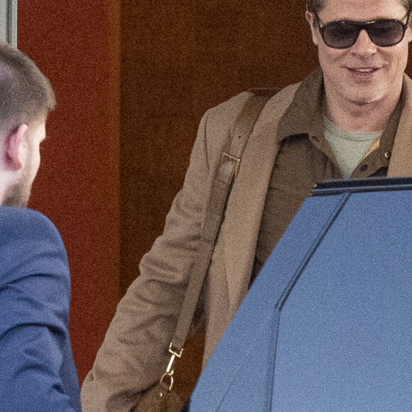 Exclusif - Brad Pitt et Ines De Ramon à Paris le samedi 16 décembre. @ Diggzy/Jesal/Splash News/ABACAPRESS.COM