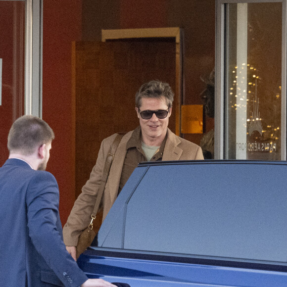 Exclusif - Brad Pitt et Ines De Ramon à Paris le samedi 16 décembre. @ Diggzy/Jesal/Splash News/ABACAPRESS.COM