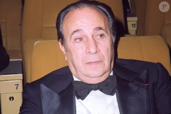 "Il y a reçu notamment Joséphine Baker, Charles Aznavour, les yé-yé de l'époque. On n'imagine pas quelle star était Tino."
Archives - Tino Rossi en 1975.