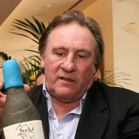 Le comédien était entouré de "quelques rares anonymes"

Archives - Gerard Depardieu fait la promotion du vin d'Anjou "Chateau de Tigné", fabrique dans sa propriete dans la vallee de la Loire. Le 28 octobre 2007 