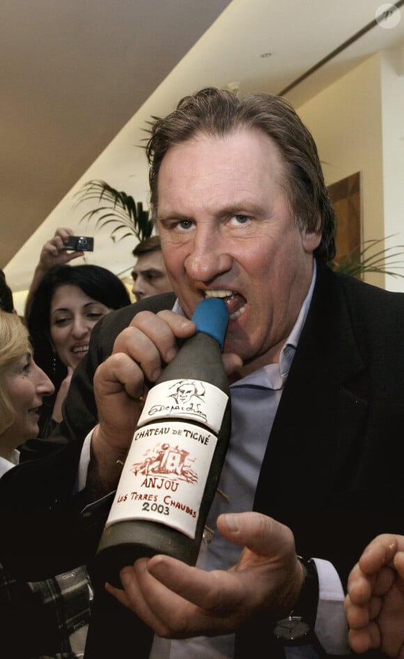 Pour son anniversaire le 27 décembre dernier, il se trouvait dans son domaine viticole au coeur de l'Anjou

Archives - Gerard Depardieu fait la promotion du vin d'Anjou "Chateau de Tigné", fabrique dans sa propriete dans la vallee de la Loire. Le 28 octobre 2007 