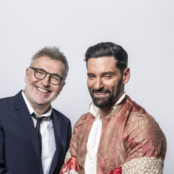 Exclusif - Laurent Ruquier et son compagnon Hugo Skliris (Manos) - Studio - Enregistrement de l'émission "La chanson secrète", présentée par N.Aliagas et diffusée le 29 décembre sur TF1 © Guillaume Gaffiot-Cyril Moreau / Bestimage 