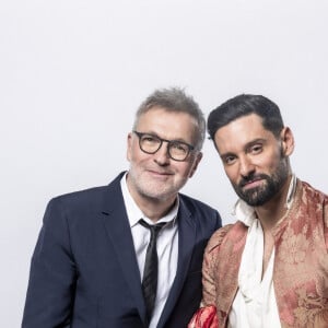 Exclusif - Laurent Ruquier, son compagnon Hugo Skliris (Manos) et leur chien Titi - Studio - Enregistrement de l'émission "La chanson secrète", présentée par N.Aliagas et diffusée le 29 décembre sur TF1 © Guillaume Gaffiot-Cyril Moreau / Bestimage 