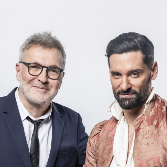 Exclusif - Laurent Ruquier, son compagnon Hugo Skliris (Manos) et leur chien Titi - Studio - Enregistrement de l'émission "La chanson secrète", présentée par N.Aliagas et diffusée le 29 décembre sur TF1 © Guillaume Gaffiot-Cyril Moreau / Bestimage 