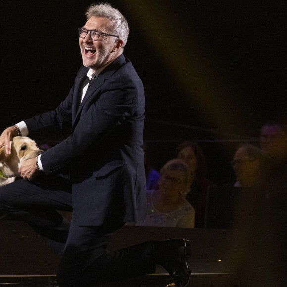 Exclusif - Laurent Ruquier et son chien - Surprises - Enregistrement de l'émission "La chanson secrète", présentée par N.Aliagas et diffusée le 29 décembre sur TF1 © Guillaume Gaffiot-Cyril Moreau / Bestimage 