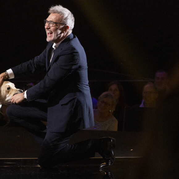 Exclusif - Laurent Ruquier et son chien - Surprises - Enregistrement de l'émission "La chanson secrète", présentée par N.Aliagas et diffusée le 29 décembre sur TF1 © Guillaume Gaffiot-Cyril Moreau / Bestimage 