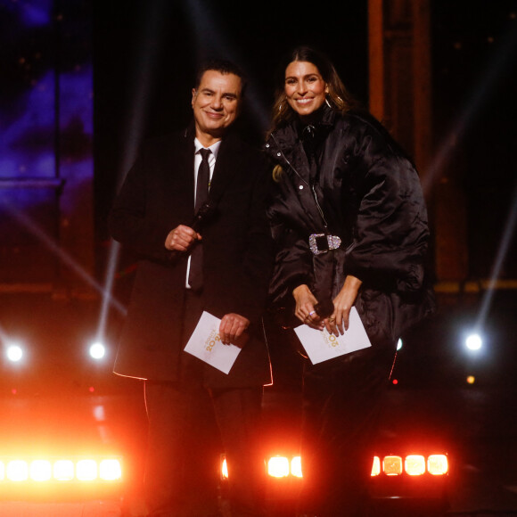 L'animateur est accompagné de ses deux collègues Laurent Luyat et Laury Thilleman
Exclusif - Laury Thilleman et Laurent Luyat - Emission "La grande soirée du 31 de Paris", diffusée le 31 décembre sur France 2 © Christophe Clovis / Jack Tribeca / Bestimage 