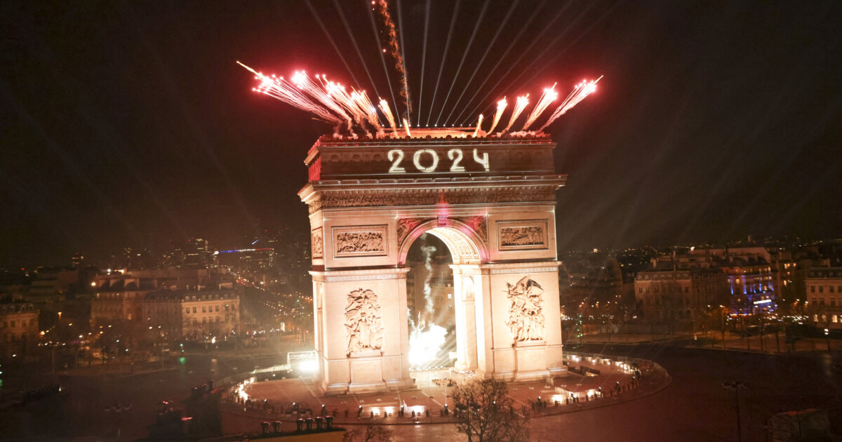 Feu d'artifice du nouvel an 2021 (France 2) - Paris New Year's eve  fireworks 2021 