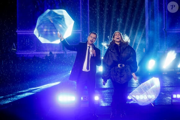 Exclusif - Laurent Luyat, Laury Thilleman - Emission "La grande soirée du 31 de Paris", diffusée le 31 décembre sur France 2. Champs Elysées. © Christophe Clovis / Jack Tribeca / Bestimage  Exclusive - No web en Suisse / Belgique La grande soirée du 31 de Paris", broadcast on 31 December on France 2