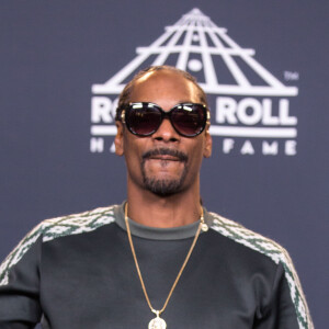 Snoop Dogg, de son vrai nom Calvin Cordozar Broadus, Jr sur le tapis rouge du Barclay's Center à la cérémonie Hall of Fame Induction à New York, le 7 avril 2017 © Daniel DeSlover via Zuma/Bestimage