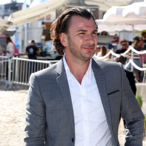 L'occasion de s'intéresser à l'humoriste.
Michaël Youn - Equipe du téléfilm "Fugueuse" - Photocall lors du Festival de la Fiction de La Rochelle. Le 17 septembre 2021 © Jean-Marc Lhomer / Bestimage