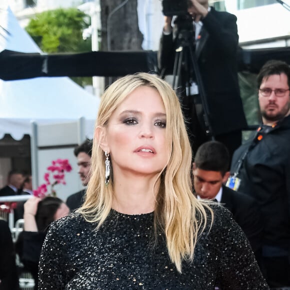 Virginie Efira à la montée des marches de "La Passion de Dodin Bouffant" lors du 76ème Festival International du Film de Cannes, le 24 mai 2023. 