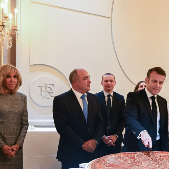 Brigitte Macron, Dominique Anract, Olivier Dussopt et Emmanuel Macron lors de la traditionnelle dégustation de la galette des rois au palais de l'Elysée. Le vendredi 5 janvier 2024 à Paris, France © Jacques Witt/Pool/Bestimage