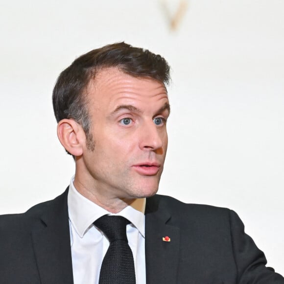 Emmanuel Macron lors de la traditionnelle dégustation de la galette des rois au palais de l'Elysée. Le vendredi 5 janvier 2024 à Paris, France © Jacques Witt/Pool/Bestimage