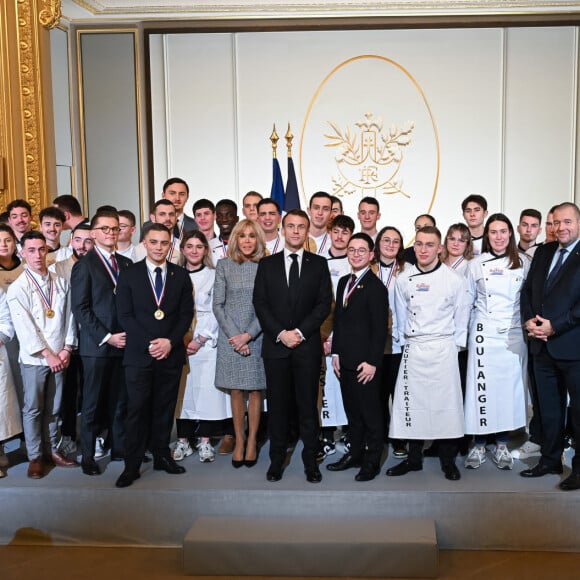 Emmanuel et Brigitte Macron lors de la traditionnelle dégustation de la galette des rois au palais de l'Elysée. Le vendredi 5 janvier 2024 à Paris, France © Jacques Witt/Pool/Bestimage