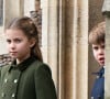 La fille du prince William et de Kate Middleton ressemble de plus en plus à son arrière-grand-mère, la reine Elizabeth II.
La princesse Charlotte de Galles et le prince Louis de Galles- Les membres de la famille royale britannique lors de la messe du matin de Noël en l'église St-Mary Magdalene à Sandringham, le 25 décembre 2023.