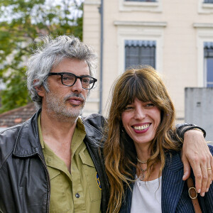 Lou Doillon, avec son compagnon Stéphane Manel, présente le film Boxes réalisé par sa mère Jane Birkin lors du festival Lumière 2023 à Lyon le 22 octobre 2023. © Sandrine Thesillat / Panoramic / Bestimage