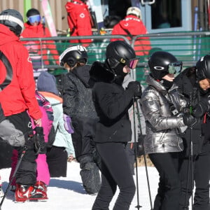 Exclusif - Salma Hayek et son mari François-Henri Pinault font du ski à Aspen. Le 27 décembre 2023.