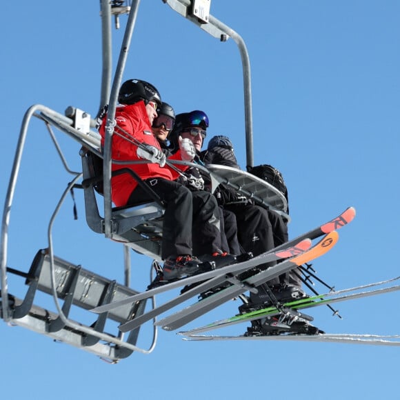 Exclusif - Salma Hayek et son mari François-Henri Pinault font du ski à Aspen. Le 27 décembre 2023.