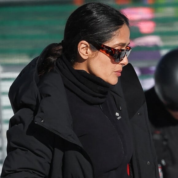 La poudreuse... rien de tel pour se resourcer en période de fêtes.
Exclusif - Salma Hayek et son mari François-Henri Pinault font du ski à Aspen.