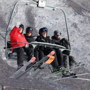 Exclusif - Salma Hayek et son mari François-Henri Pinault font du ski à Aspen. Le 27 décembre 2023.