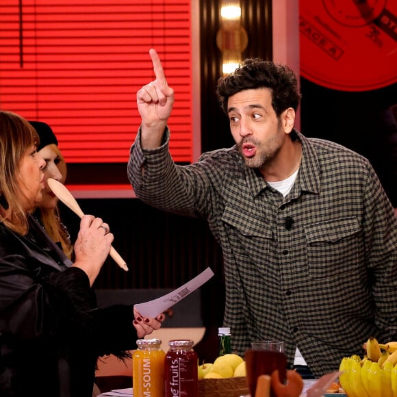 Exclusif - Michèle Bernier, Max Boublil - Enregistrement de l'émission "Bertrand n'a pas sommeil", diffusée le 12 janvier 2024 sur France 2. © Dominique Jacovides / Bestimage