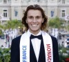 Eve Gilles a officiellement été élue Miss France au Zénith de Dijon.
Baptiste Bruni représente Monaco au concours Mister France.