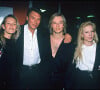 Estelle Lefébure a déjà vécu une guerre familiale avec les Hallyday.
Johnny Hallyday, David Hallyday, Sylvie Vartan et Estelle Lefébure en 1991.