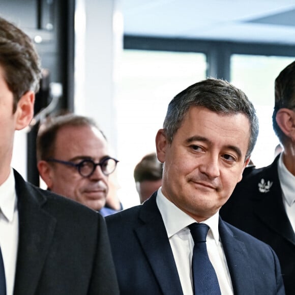 Gabriel Attal, premier ministre avec Gerald Darmanin, ministre de l’Interieur en visite au commissariat de Police Nationale d'Ermont-Eaubonne. Le 10 janvier 2024 © Eric Tschaen / Pool / Bestimage  