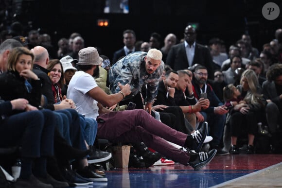 Matt Pokora et Joakim Noah - Célébrités assistent au match de basket de NBA entre les Cavs de Cleveland contre les Brooklyn Nets (111-102) à l'Accor Arena à Paris le 11 janvier 2024.