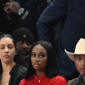 Coco Jones et Pharrell Williams - Célébrités assistent au match de basket de NBA entre les Cavs de Cleveland contre les Brooklyn Nets (111-102) à l'Accor Arena à Paris le 11 janvier 2024.