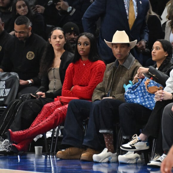 Coco Jones et Pharrell Williams - Célébrités assistent au match de basket de NBA entre les Cavs de Cleveland contre les Brooklyn Nets (111-102) à l'Accor Arena à Paris le 11 janvier 2024.