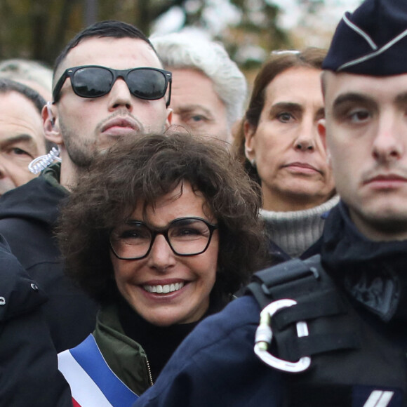 Car avant de se renfermer sur elle-même, la femme politique a été mariée. Et elle n'en conserve pas un bon souvenir puisqu'il s'agissait d'une union forcée.
Rachida Dati lors d'une marche contre l'antisémitisme à Paris, le 12 novembre 2023 © Stéphane Lemouton / Bestimage