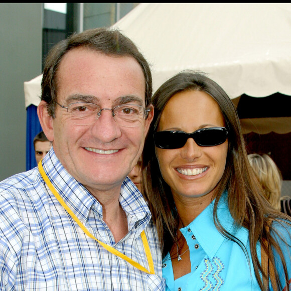 Interviewée par nos confrères d'Entrevue, l'ancienne Miss France a regretté quelques détails du nouveau journal. 
Archives - Jean Pierre Pernaut et sa femme Nathalie Marquay a l'Inauguration de la nouvelle parade Disney Fantillusion A DisneyLand Paris .