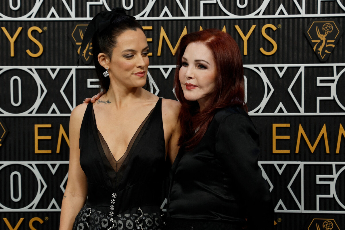 Photo : Riley Keough Et Priscilla Presley - 75e Cérémonie Des Emmy ...