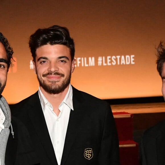 Exclusif - Yoann Huget, Romain Ntamack, Antoine Dupont - Avant-première du film "Le Stade" au Grand Rex à Paris le 4 avril 2022. Le 13 avril sortira le film "Le Stade", le film sur le Stade Toulousain. Une immersion cinématographique inédite retraçant la saison dernière auréolée d'un doublé historique Champions Cup - Top 14. Le club de rugby de la ville rose, le plus titré de France et d'Europe, a ouvert en grand ses portes aux réalisateurs E. Hannezo et M. Vollaire. © Veeren / Bestimage