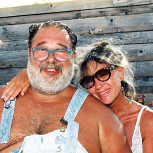 Le geste terrible de la femme de Carlos face à sa maladie
 
Archives - Le chanteur Carlos et sa femme, Mimi Dolto à Saint-Tropez