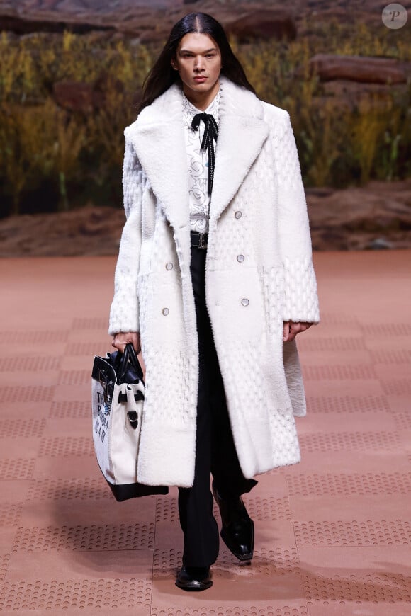 Défilé Louis Vuitton "Collection Prêt-à-Porter Automne/Hiver 2024-2025" lors de la Fashion Week de Paris, le 16 janvier 2024.