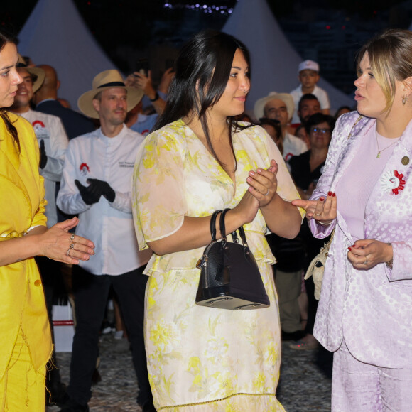 Pauline Ducruet, Marie Ducruet et Camille Gottlieb - "Le rocher en fête" la principauté de Monaco fête le centenaire du prince Rainier III à Monaco, le 31 mai 2023. Cuma üna vota, se truvà üntra nui, sciü d'a Roca ! (Se retrouver sur le Rocher, comme au bon vieux temps) Voici une idée, initiée par le Comité, qui aurait certainement enthousiasmé le Prince Rainier III, qui ne manquait jamais une occasion de s'entourer des monégasques à chaque évènement important ou à l'occasion du traditionnel Cavagnëtu (pique-nique des monégasques), en toute convivialité ! C'est dans cet esprit de partage qu'une journée festive a été organisée sur le Rocher afin que petits et grands, monégasques et résidents, puissent se rappeler et célébrer le prince qui a régné le plus longtemps sur le Rocher, dotant la Principauté d'un modèle économique et social sans pareil, permettant à l'un des plus petits états au monde de rayonner bien au-delà de ses frontières et de pouvoir être fier de s'être étendu sur la mer grâce à un souverain visionnaire. © Claudia Albuquerque / Bestimage 