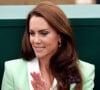 C'est une nouvelle qui fait trembler le sol anglais.
Catherine (Kate) Middleton dans les tribunes lors du tournoi de Wimbledon 2023 au All England Lawn Tennis and Croquet Club de Londres, Royaume Uni.