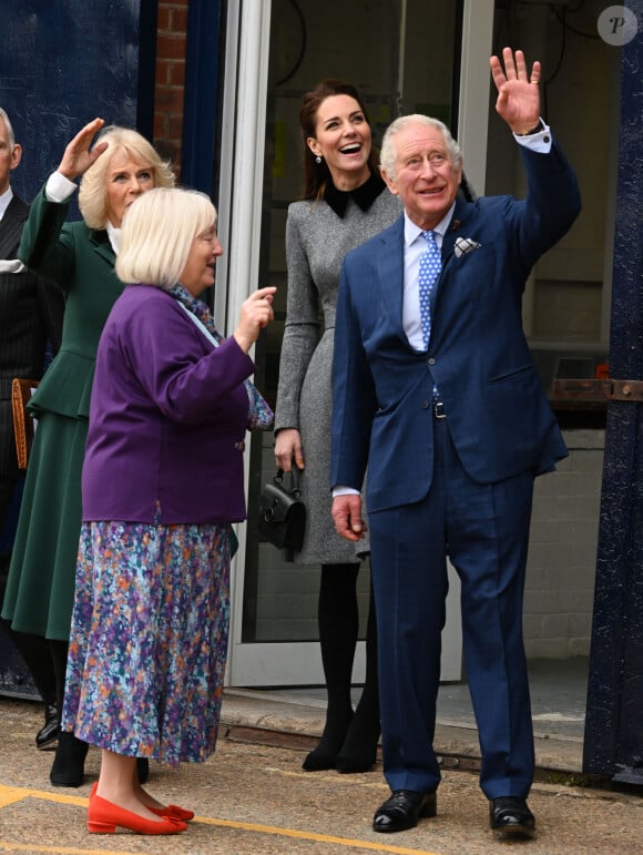 Le prince Charles, prince de Galles, et Camilla Parker Bowles, duchesse de Cornouailles, et Catherine (Kate) Middleton, duchesse de Cambridge, à la Fondation "Trinity Buoy Wharf" à Londres