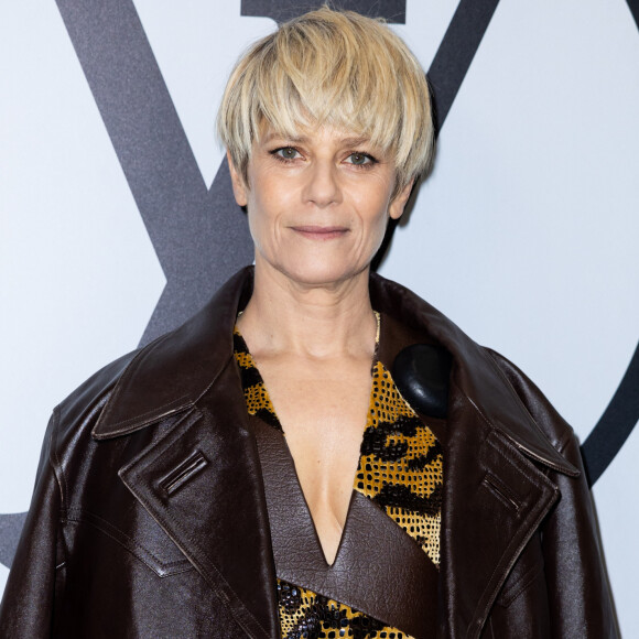 Révélée en tant que membre de la troupe les Robins des Bois, Marina Foïs a évoqué auprès des journalistes du magazine "Madame Figaro" un drame qu'elle a vécus dans son enfance
Marina Foïs - Photocall du défilé Louis Vuitton prêt-à-porter automne-hiver lors de la Fashion Week de Paris (PFW), à Paris, France