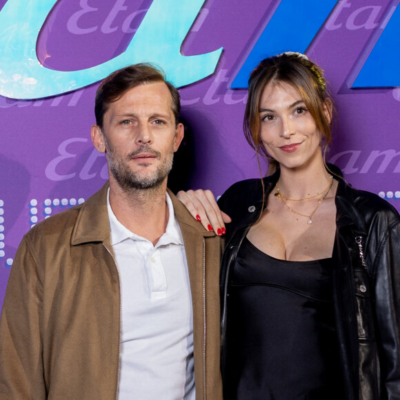 Nicolas Duvauchelle avait annoncé ses fiançailles avec Chloé Roy l'été dernier sur Instagram
Nicolas Duvauchelle et sa fiancée Chloé Roy - Photocall lors du défilé Etam Live Show dans les jardins des Archives Nationales lors de la fashion week printemps/été. © Agence Bestimage 