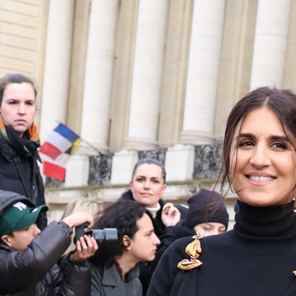 Géraldine Nakache - Sorties au défilé Schiaparelli Haute Couture Printemps/Été 2024 dans le cadre de la Fashion Week de Paris le 22 janvier 2024. © Denis Guignebourg/Bestimage