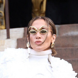 Jennifer Lopez quitte le défilé Schiaparelli Haute Couture Printemps/Été 2024 dans le cadre de la Fashion Week de Paris le 22 janvier 2024. © Dins Guignebourg/Bestimage