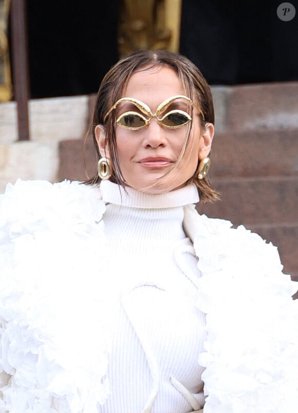 Jennifer Lopez quitte le défilé Schiaparelli Haute Couture Printemps/Été 2024 dans le cadre de la Fashion Week de Paris le 22 janvier 2024. © Dins Guignebourg/Bestimage