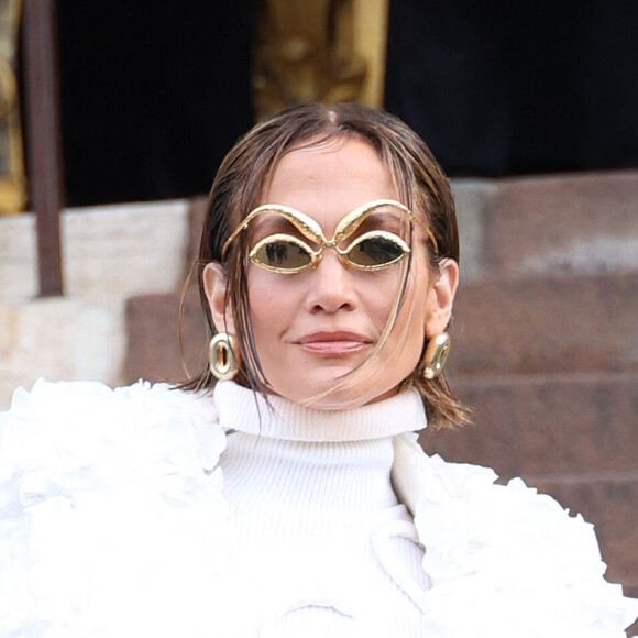 Jennifer Lopez quitte le défilé Schiaparelli Haute Couture Printemps/Été 2024 dans le cadre de la Fashion Week de Paris le 22 janvier 2024. © Dins Guignebourg/Bestimage