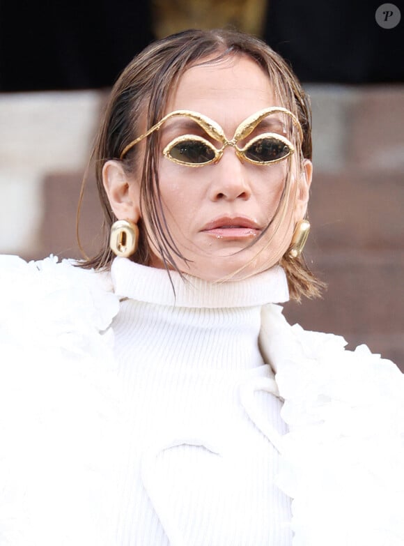 Jennifer Lopez quitte le défilé Schiaparelli Haute Couture Printemps/Été 2024 dans le cadre de la Fashion Week de Paris le 22 janvier 2024. © Dins Guignebourg/Bestimage