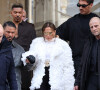 Jennifer Lopez était, par exemple, dotée d'une paire de lunettes complètement démentes.
Jennifer Lopez quitte le défilé Schiaparelli Haute Couture Printemps/Été 2024 dans le cadre de la Fashion Week de Paris le 22 janvier 2024. © Dins Guignebourg/Bestimage